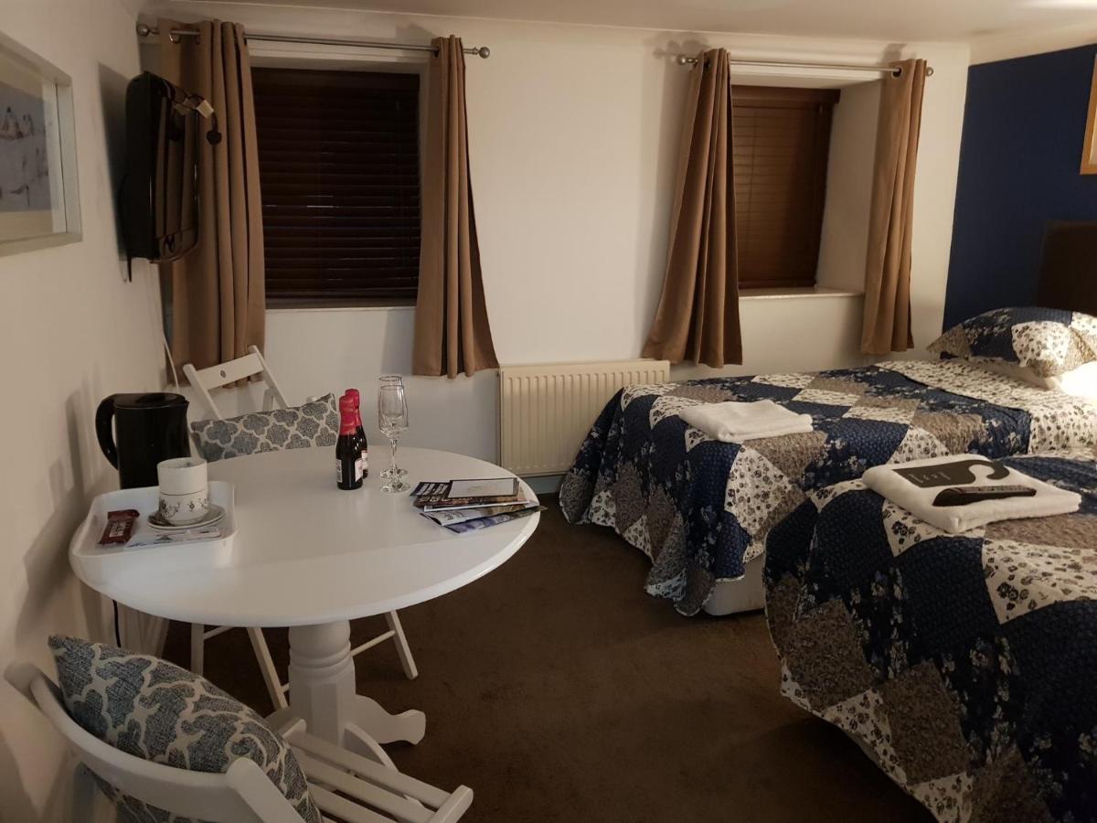 Bed And Blueberry Two Bed Suite For 2,3, Or 4 People Douglas Exterior photo